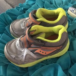Saucony kids shoes 6.5 xw